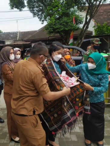  Kapolsek Medan Helvetia Bersama Muspika Sambut Kunjungan Kerja Kahiyang Ayu