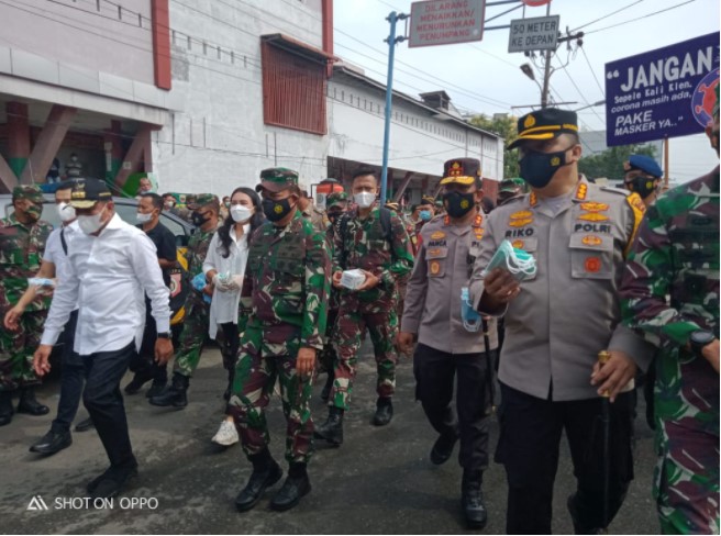  Polsek Medan Area Beserta 3 Pilar Kawal Forkopimda Sumut Bagikan Masker dan Handsanitizer