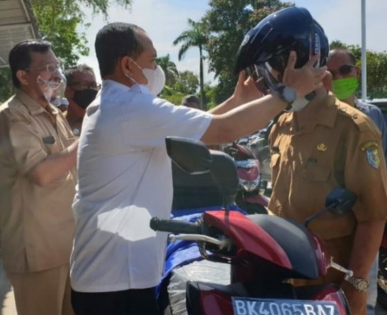  Tingkatkan Kualitas Kerja, Bupati Batubara Serahkan Bantuan 16 Unit Sepeda Motor