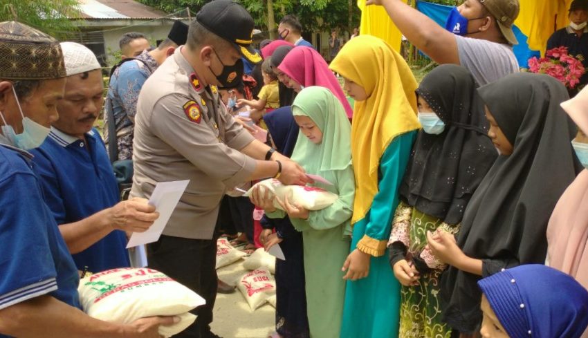  Sambut Bulan Suci Ramadhan, Kompol Sumarno Santuni Anak Yatim dan Dhuafa di Desa Aur Sati