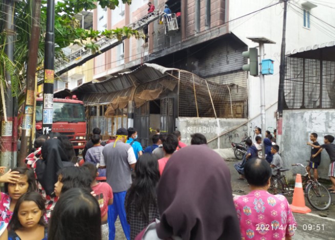  Ruko Tiga Pintu di Jalan Rahmadsyah Terbakar