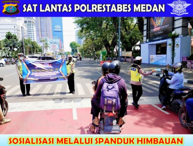  Operasi Keselamatan Toba 2021, Kasat Lantas Polrestabes Medan Bagikan Helm