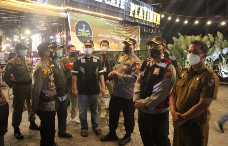  Sasar Pusat Keramaian dan Cafe, Polresta Pekanbaru Gelar Operasi Gabungan Yutisi Penegakan Protokol Kesehatan