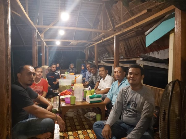  Bukber di Ratu R Cafe Talun Kenas, Ketua Pewarta Nikmati Belut Ungkep 