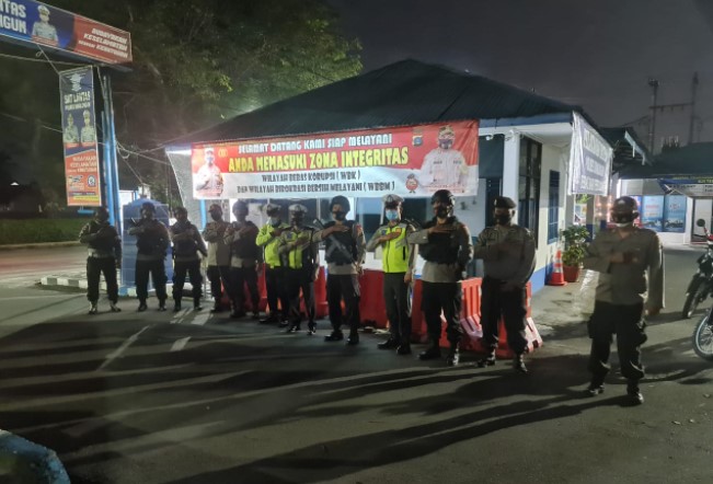  Pastikan Ibadah Sholat Tarawih Aman, Polres Simalungun Patroli Bersama Brimob Kompi 2 Yon-B