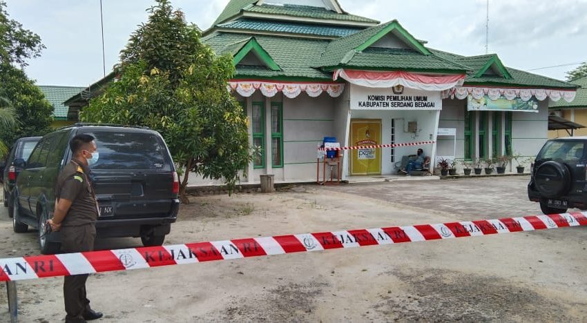  Kantor KPU Sergai Disegel Kejari