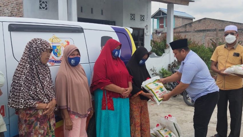 Kadin Batubara Salurkan Paket Sembako Untuk Kaum Dhuafa