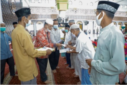  Pemkab Asahan dan BKM Masjid Agung H Achmad Bakrie Santunani Anak Yatim dan Kaum Dhuafa