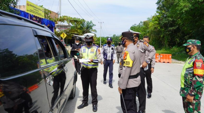  Kapolres Siak AKBP Gunar Pimpin Lansung Giat Posko Penyekatan Mudik