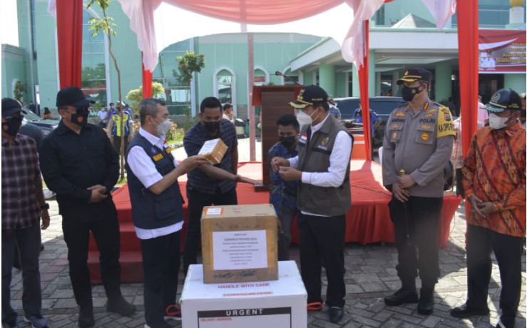  Upaya Perangi Covid-19, Gubernur Riau Berikan Bantuan 1000 Vaksin untuk Masyarakat Kota Pekanbaru