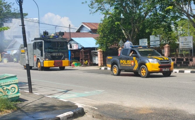  Satgas Gabungan Kampar Semprotkan Desinfektan di Kota Bangkinang