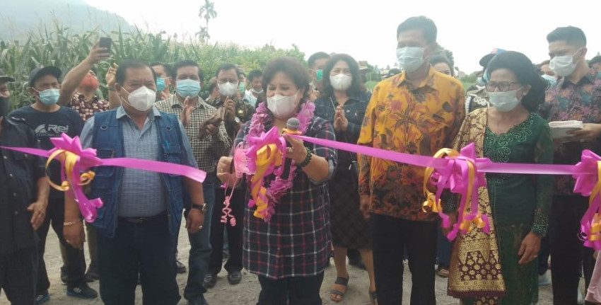  Bupati Karo Resmikan Kolam Renang Ulu Lau di Desa Tiganderket