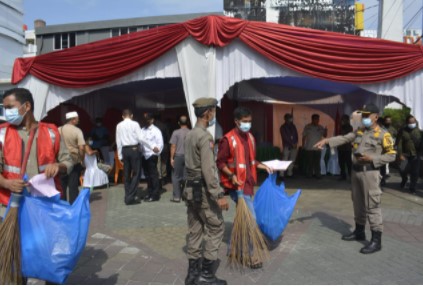  Puluhan Warga Kota Pekanbaru Diberikan Sanksi Sosial dan Denda Saat Operasi Yustisi Gabungan