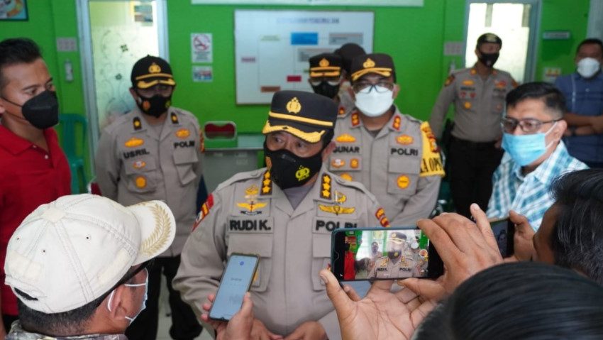  Karo Ops Polda Riau Beserta PJU Kunjungi Lokasi Vaksinasi Serta Pos PPKM di Kabupaten Siak