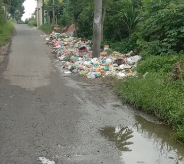  Sampah Menumpuk di Gang Sinondang, Ini Penjelasan Lurah Bah Kapul