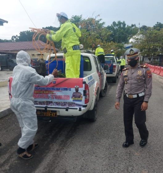  Sambut HUT Bhayangkara Ke-75, Satlantas Polres Sergai Gelar Penyemprotan Disenfektan Secara Massal