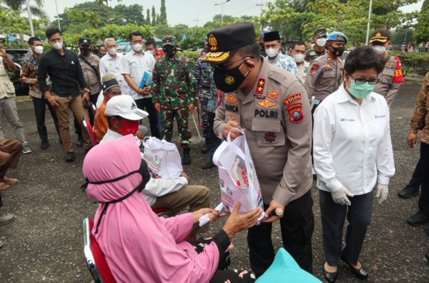  Kapolda Sumut dan Pangdam I/BB Berbagi Sembako di Batubara