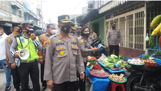 Kapolres Belawan Pimpin Vaksinasi Keliling dan Ops Yustisi di Pasar Tradisional