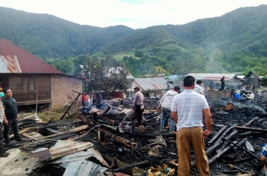 11 Rumah Desa Ujung Deleng Kecamatan Kutabuluh Karo Ludes Terbakar