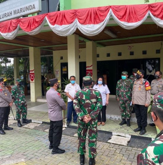  Panglima TNI dan Kapolri Tinjau Vaksinasi Massal Pelaut dan Pekerja Pelabuhan Tanjung Priok