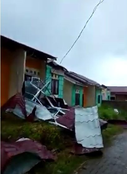 Rumah di Komplek Residen 3 Tanjung Anom Hancur Dihajar Angin Puting Beliung