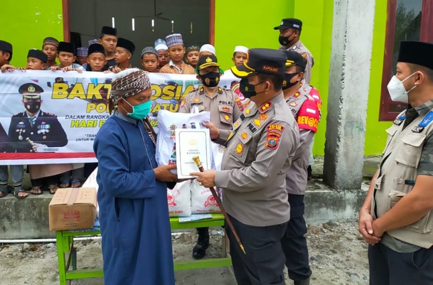  Kunjungi 2 Pondok Pesantren, Kapolres Batubara Berbagi Sembako Untuk Para Santri