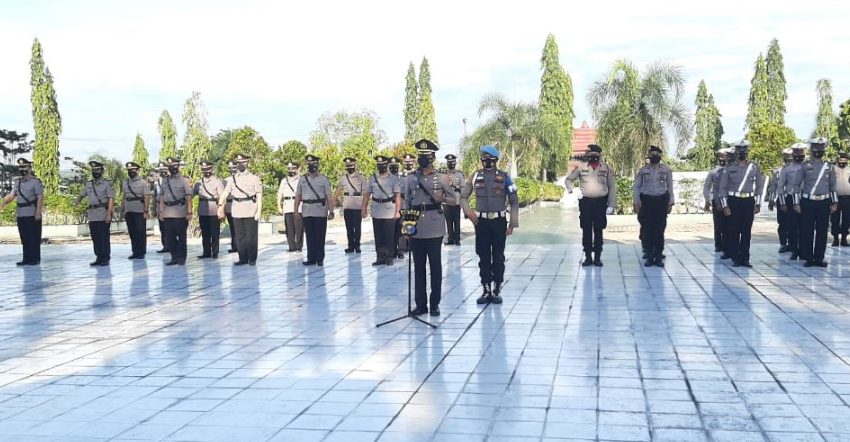  Polres Kampar Gelar Upacara Ziarah dan Tabur Bunga Dalam Rangka Hari Bhayangkara Ke- 75