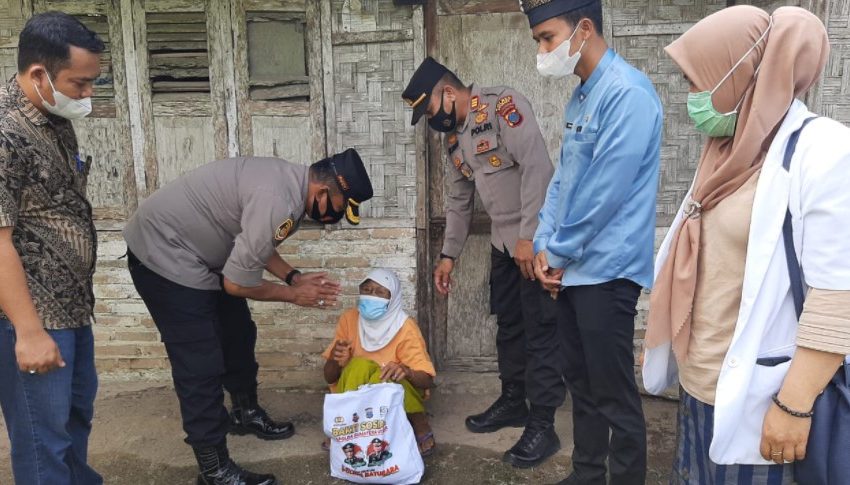 Rombongan Polres Batubara Sambangi Kaum Dhuafa dan Fakir Miskin di Desa Pulau Sejuk