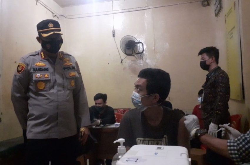  Cegah Penularan Covid-19, Polresta Pekanbaru Vaksin Para Tahanan