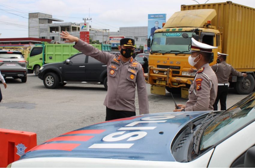  Guna Mencegah Mobilitas Masyarakat, Polresta Pekanbaru Lakukan Penyekatan di 4 Titik Ruas Jalan