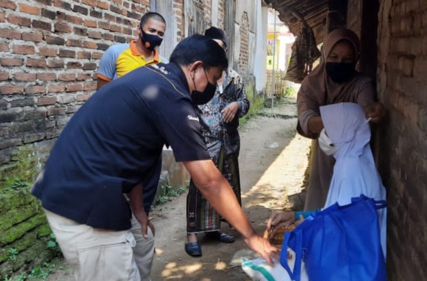   PPKM Darurat, Tim Warung Jumat Polda Banten Salurkan Paket Sembako