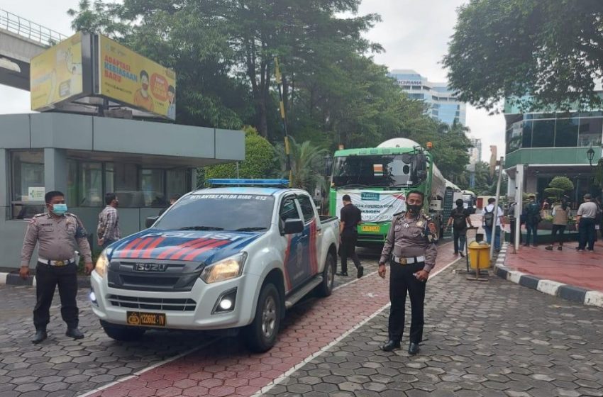  Polda Riau Kawal Pengiriman 70 Ton Oksigen Untuk Pasien Covid-19 di Jakarta