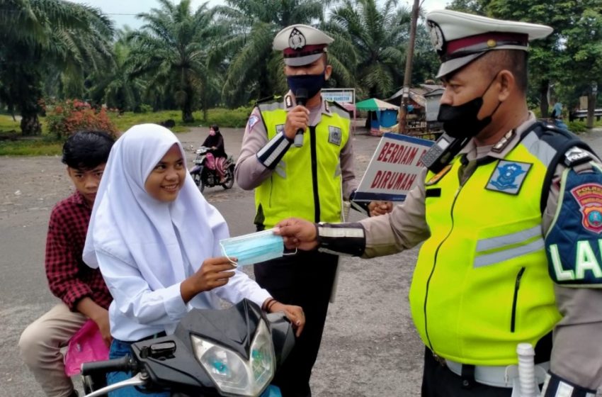  Sat Lantas Polres Sergai Edukasi Masyarakat Tentang Peningkatan Disiplin dan AKB di Masa Pandemi Covid-19