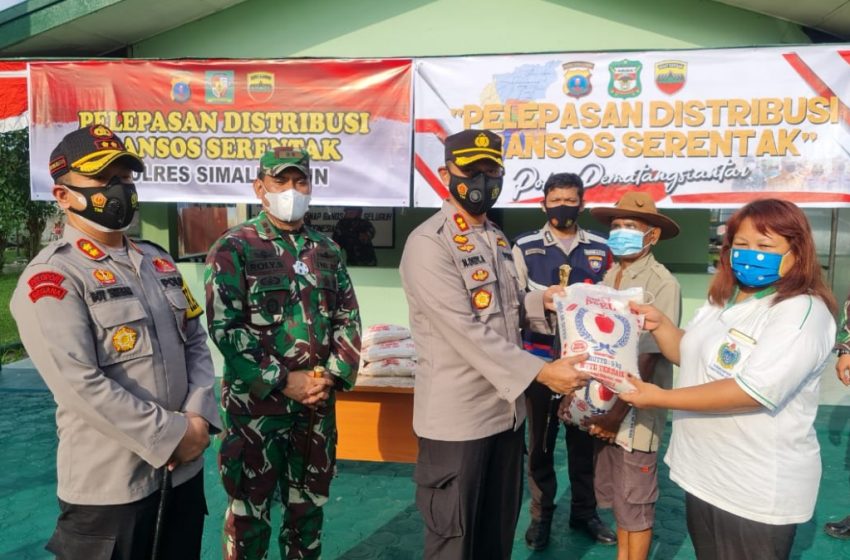  Kapolres Simalungun dan Kapolres Siantar Bersama Dandim 0207/ SML Lepas Distribusi Bansos Serentak TNI-POLRI