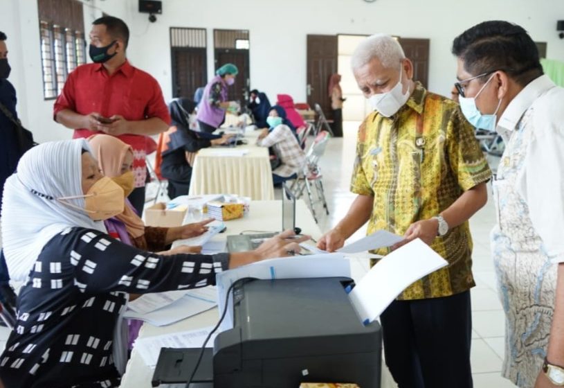  Tinjau Vaksinasi Covid-19 di Dinas Pendidikan, Bupati Minta Berikan Pelayanan Terbaik