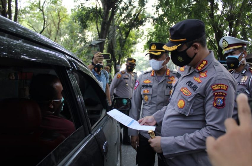  PPKM Level IV Kota Pekanbaru, Kombes Pol Nandang Lakukan Pengecekan di Pos Penyekatan dan Pusat Perbelanjaan