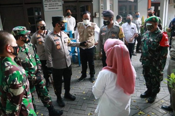  Pangdam dan Kapolda Cek Penanganan Pasien Covid di Gresik