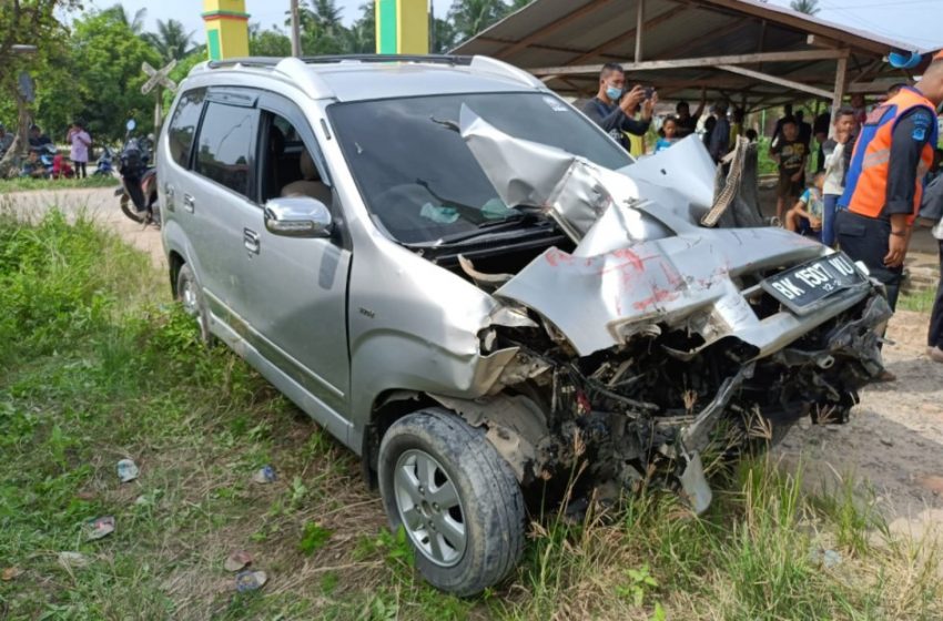  Kereta Api Tangki Minyak Tabrak Mobil Avanza di Pulo Bandring