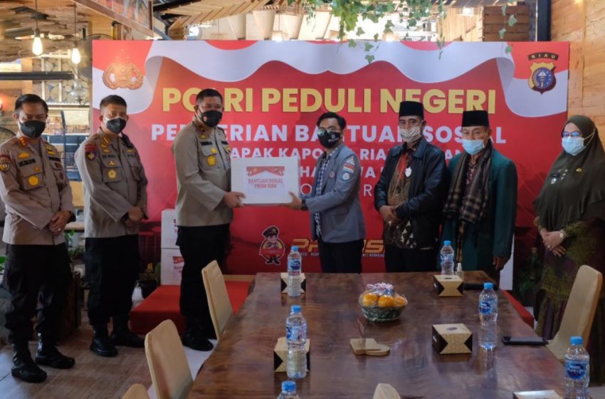  Polri Peduli Negeri, Polda Riau Bersama BEM se-Riau Gelar Bakti Sosial di Rumbai