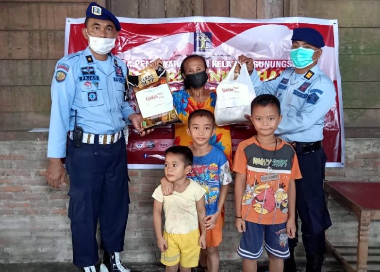  Lapas Gunungsitoli Berbagai Sembako Kepada Masyarakat Yang Terdampak Covid-19