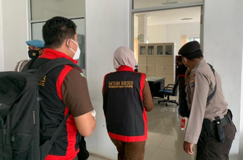  Tim Kejatisu Geledah dan Segel Ruangan Dirut PDAM Tirtalihou