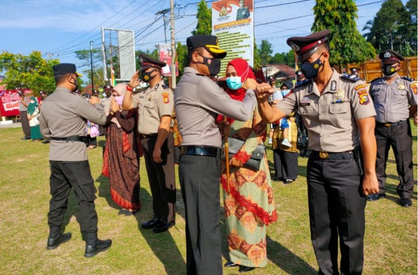  44 Personel Polres Kampar Ikuti Upacara Kenaikan Pangkat Periode 1 Juli 2021