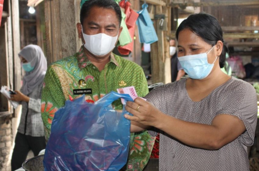  Ratusan ASN Pemkab Sergai Berbelanja di Pasar Rakyat