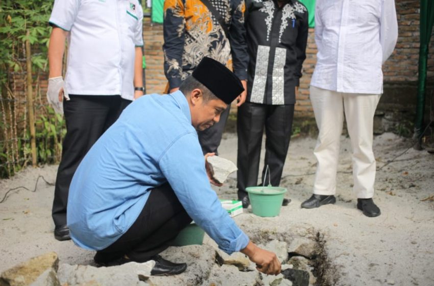  Wali Kota Siantar Letakkan Batu Pertama Pembangunan Sekretariat Yayasan Hijau Hitam Habonaron