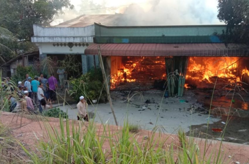  Si Jago Merah Mengamuk, Lalap Sebuah Bangunan Grosir di Pajak Sore Medang Deras