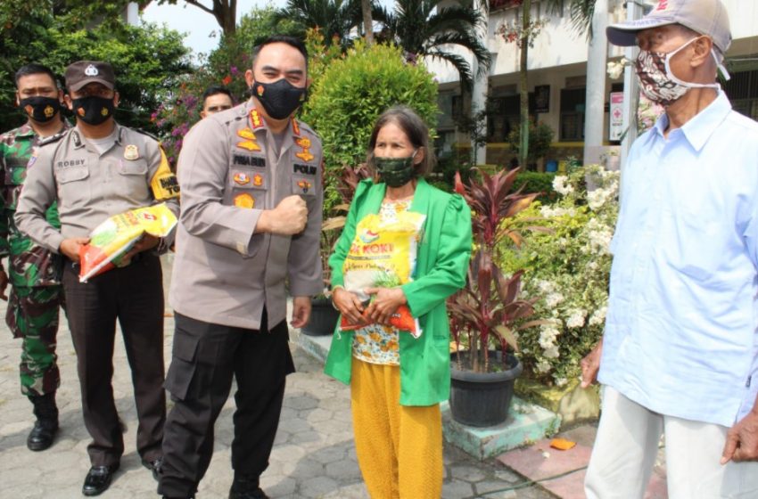  Kapolresta Pekanbaru Bersama PJU Berikan Bantuan Sosial di SDN 23