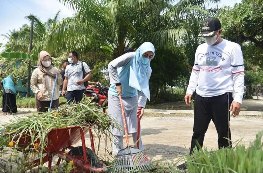  Usai Gotong Royong, Bupati Batubara Berikan Bantuan Bedah Rumah dan Kursi Roda Kepada Lansia Lumpuh