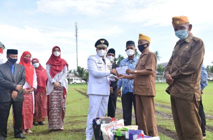  Bupati Batubara Serahkan Berbagai Bantuan dan Hadiah di HUT RI Ke- 76