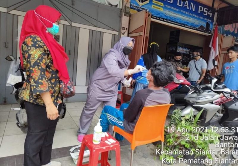  Puluhan Warga Siantar Diswab Antigen Secara Acak