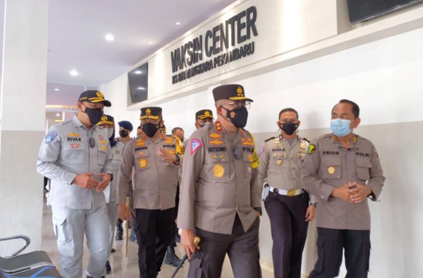  Kakorlantas Polri Bersama Dirut Jasa Raharja Tinjau Vaksin Center